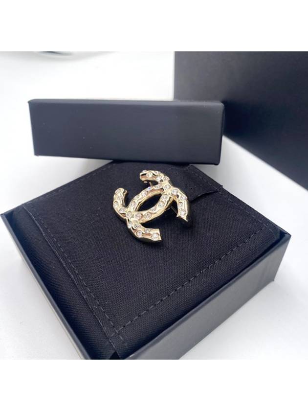 Women s Crystal Cubic CC Logo Brooch Champagne Gold ABE145 - CHANEL - BALAAN 3