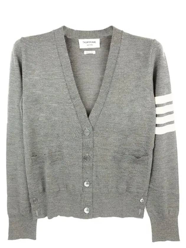 Sustainable Fine Merino Wool 4-Bar Relaxed Fit V-Neck Cardigan Light Grey - THOM BROWNE - BALAAN 2