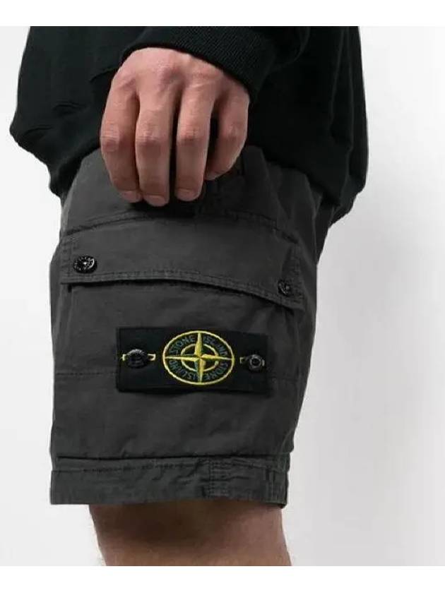 Men's Wappen Patch Cotton Cargo Shorts Charcoal - STONE ISLAND - BALAAN 4