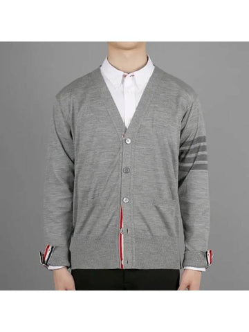 Diagonal armband classic cardigan MKC002B Y1014 055 1024913 - THOM BROWNE - BALAAN 1