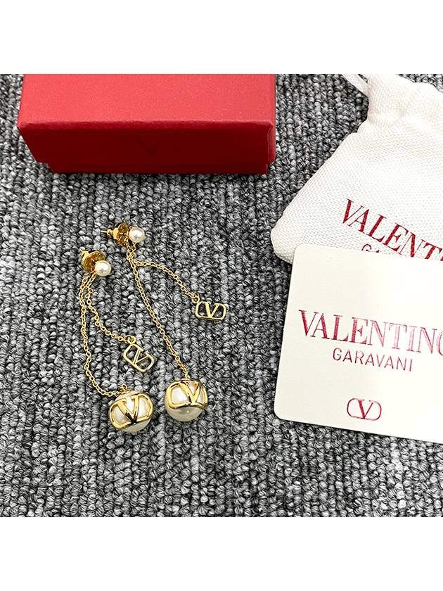 V Logo Signature Pearl Drop Earrings Gold - VALENTINO - BALAAN 3