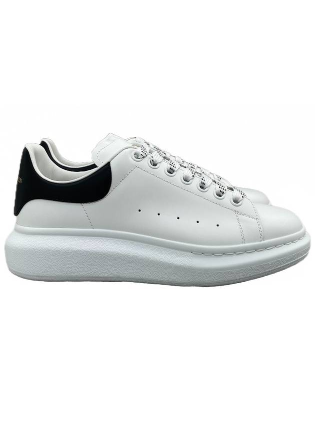 Oversized Leather Tab Low Top Sneakers White - ALEXANDER MCQUEEN - BALAAN 3