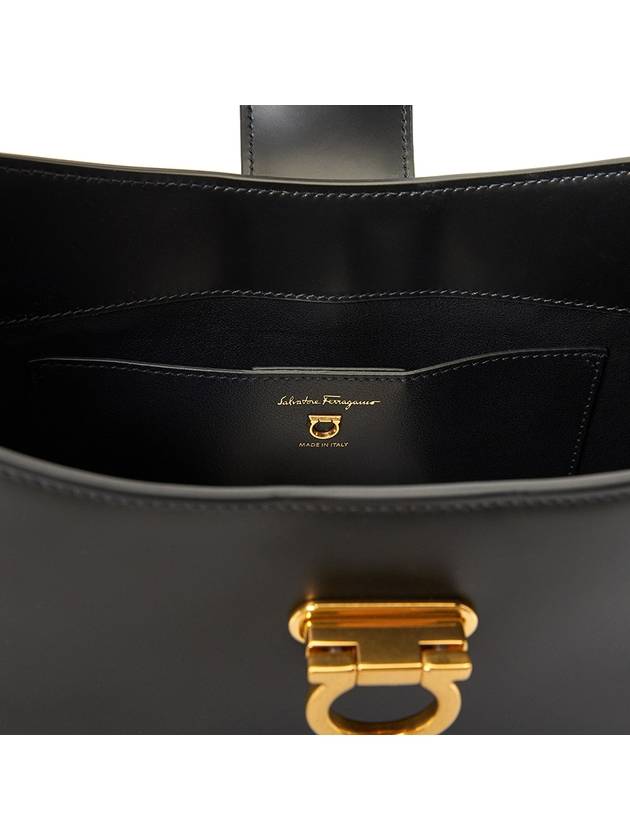 Trifolio Shoulder Bag Black - SALVATORE FERRAGAMO - BALAAN 10