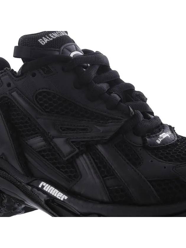 Women's Runner Low Top Sneakers Black - BALENCIAGA - BALAAN 5