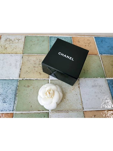 camellia corsage brooch - CHANEL - BALAAN 1