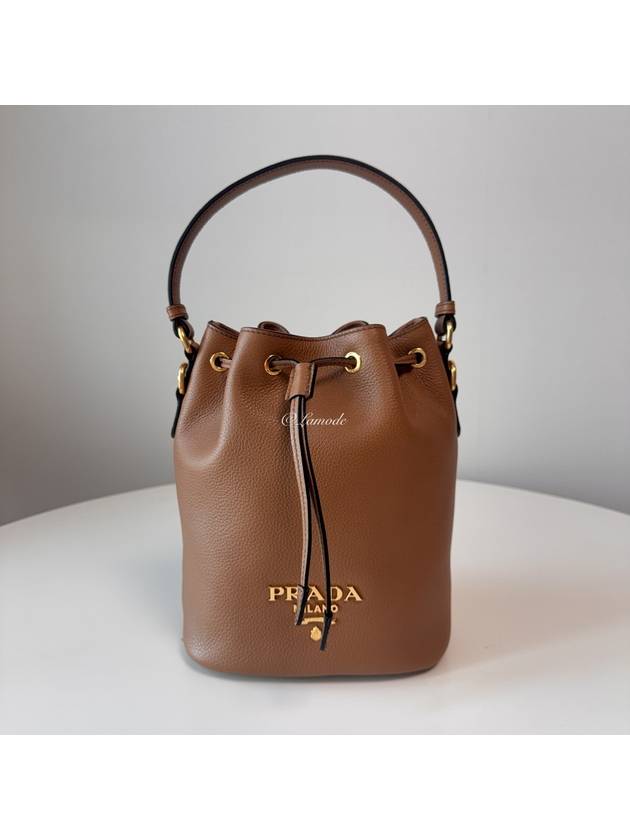 Vitello Phoenix Gold-Plated Logo Leather Bucket Bag Brown - PRADA - BALAAN 3