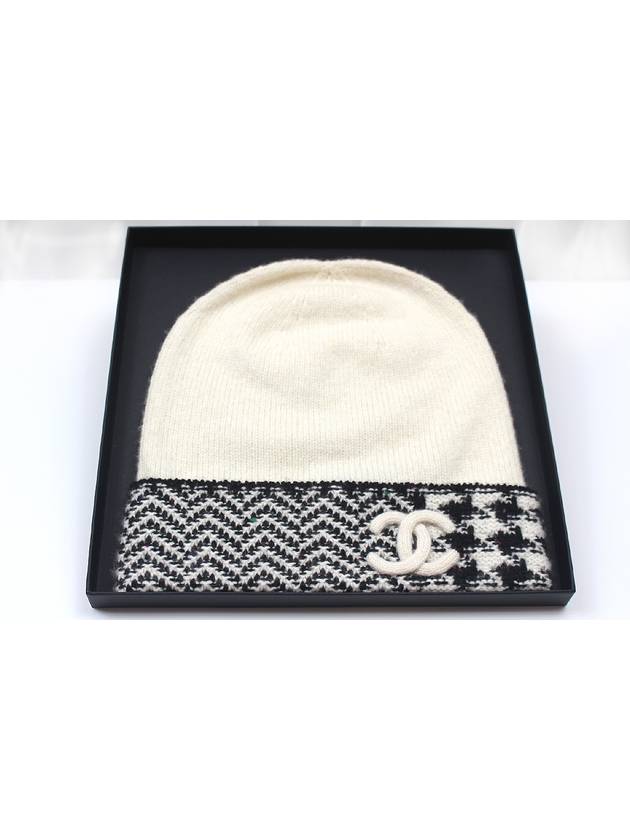 Hound Check CC Logo Cashmere Ivory Beanie AA8624 - CHANEL - BALAAN 1