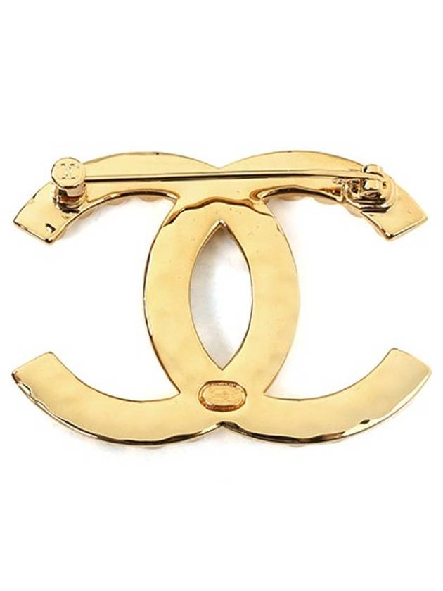 Gold CC Crystal Brooch AB9915 - CHANEL - BALAAN 2