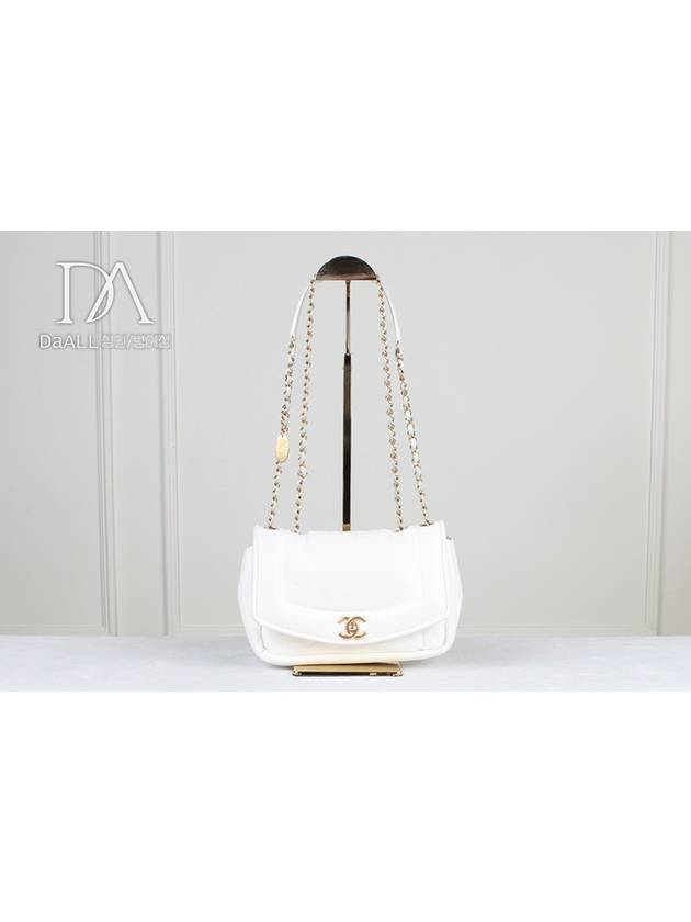 Women s CC Charm Gold Chain Flap Bag No 28 Condition A - CHANEL - BALAAN 2