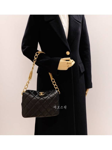 Gold metal chain tassel decorated folding closure shoulder bag gold plated black AS4172 - CHANEL - BALAAN 1