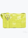 Intrecciato Triangle Buckle Cassette Cross Bag Acid Kiwi - BOTTEGA VENETA - BALAAN 2