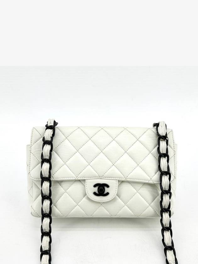 Black Classic Lambskin Flap Shoulder Bag - CHANEL - BALAAN 2