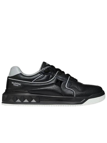 Men's One Stud Low Top Sneakers Black - VALENTINO - BALAAN 1