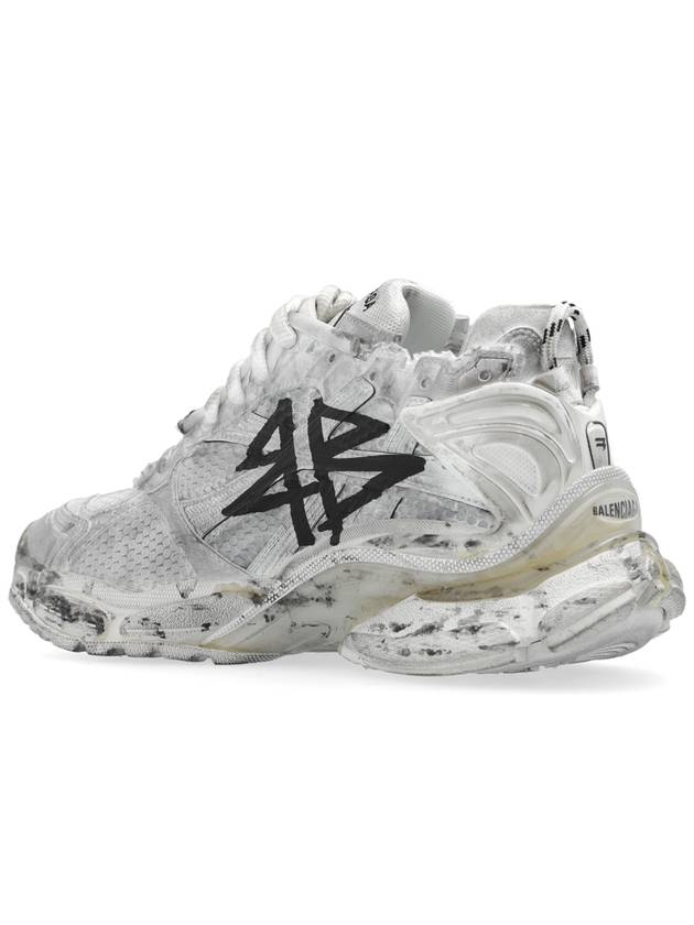 Runner Graffiti Low Top Sneakers White - BALENCIAGA - BALAAN 6