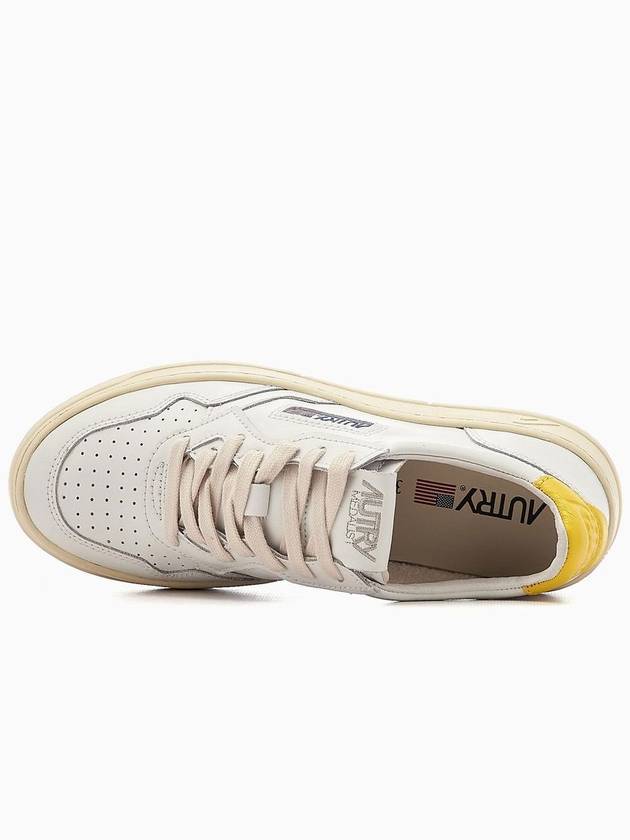 Women's Medalist Leather Low Top Sneakers White Yellow - AUTRY - BALAAN 5