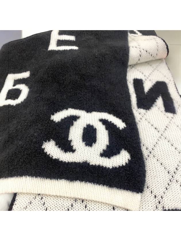 Big CC logo double sided reversible muffler fall winter black white unisex - CHANEL - BALAAN 8