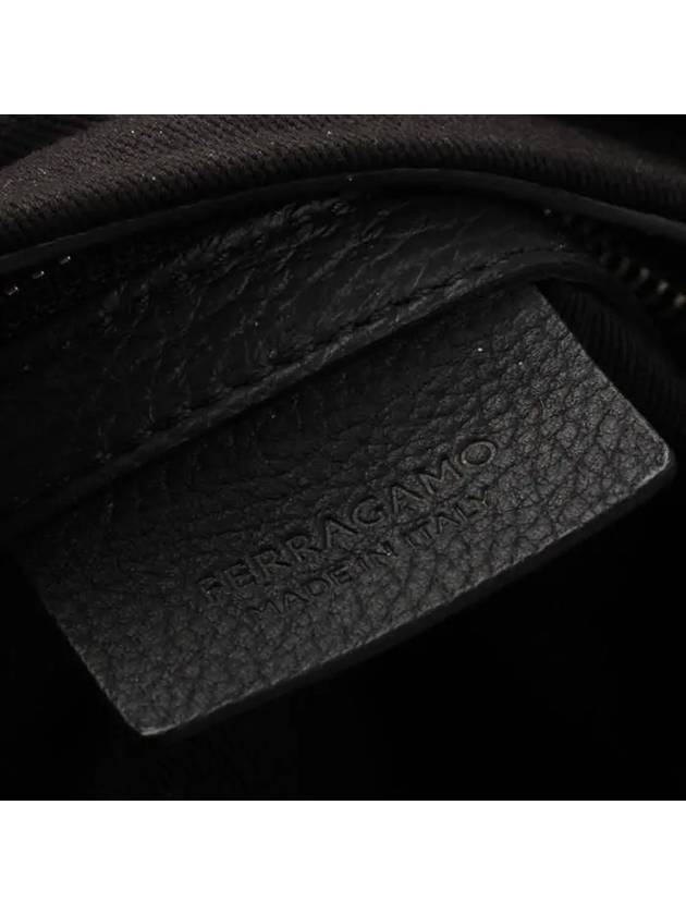 Embossed Logo Cross Bag Black - SALVATORE FERRAGAMO - BALAAN 7