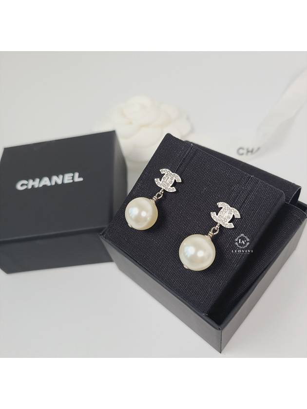 Metal Glass Strass Pearly White Earrings Silver - CHANEL - BALAAN 6