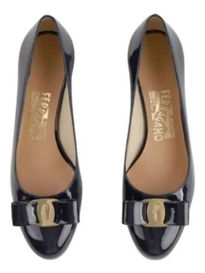 Vara Bow Patent Pumps Oxford Blue - SALVATORE FERRAGAMO - BALAAN 2