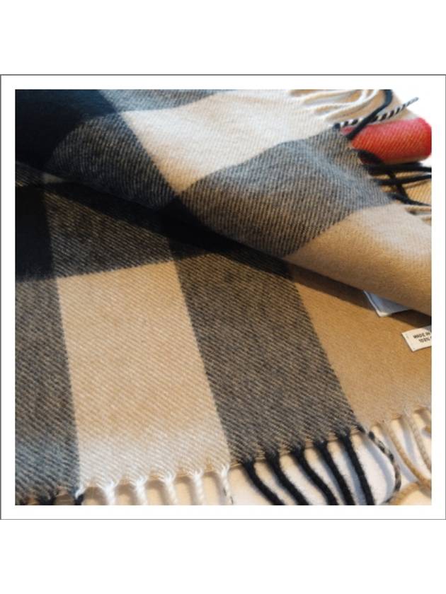 Check Fringe Cashmere Muffler - BURBERRY - BALAAN 8