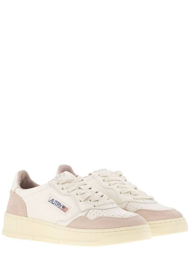 MEDALIST LOW - White leather and suede sneakers in powder - AUTRY - BALAAN 4