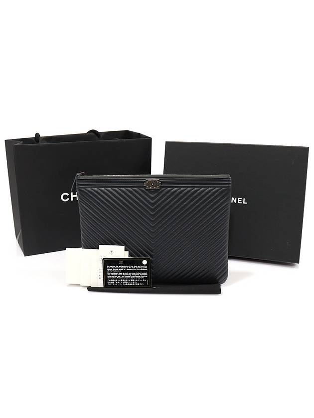 A84406 Dark Navy Lambskin Chevron Silver Plated Boy New Medium Clutch Bag 26th - CHANEL - BALAAN 2