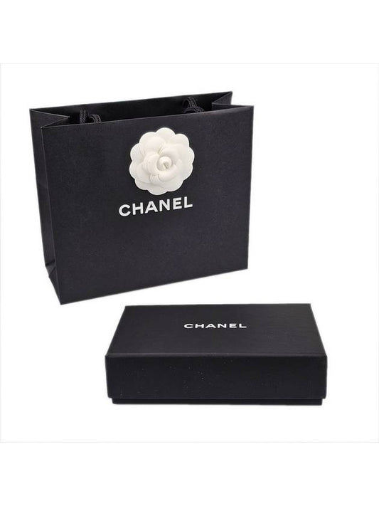 Classic Zipped Coin Purse Grained Calfskin Silver Black - CHANEL - BALAAN 2