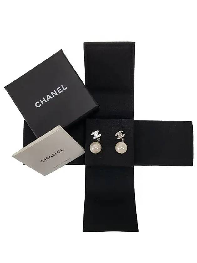 Metal Glass Strass Pearly White Earrings Silver - CHANEL - BALAAN 5