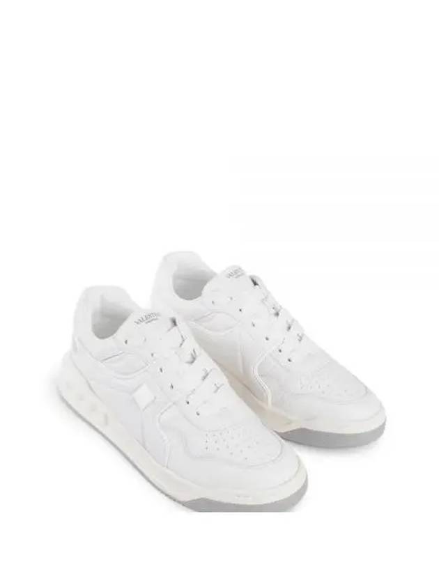 5Y0S0E71 NWN 0BO 5Y2S0E71 One Stud Low Top Sneakers - VALENTINO - BALAAN 1