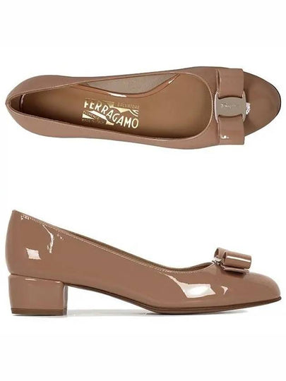 Vara Bow Patent Pumps Beige - SALVATORE FERRAGAMO - BALAAN 2