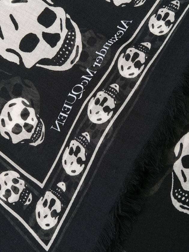 Women's White Skull Pattern Muffler Black - ALEXANDER MCQUEEN - BALAAN 4