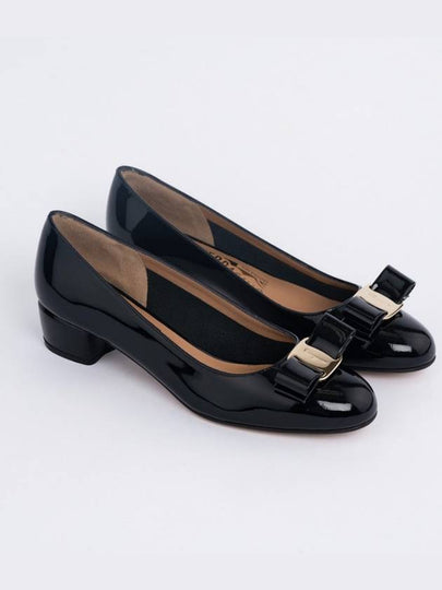 Vara Bow Patent Pumps Black - SALVATORE FERRAGAMO - BALAAN 2