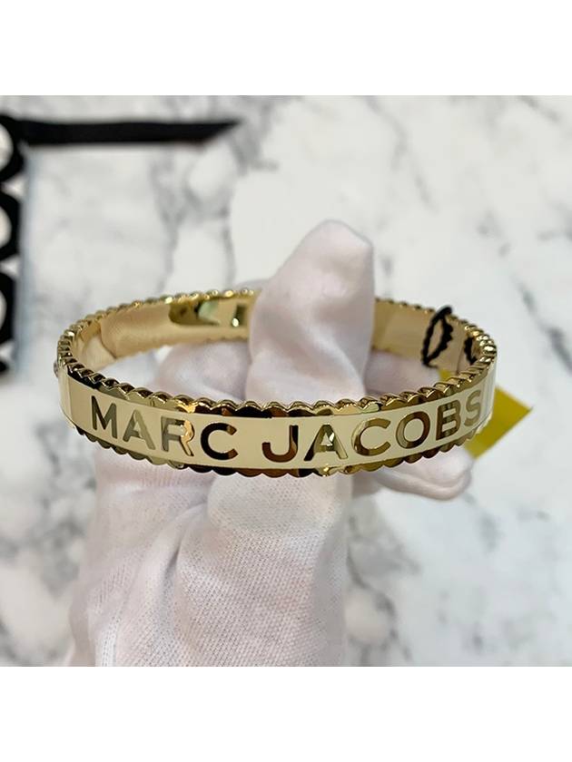 The Medallion Large Bangle Bracelet Gold - MARC JACOBS - BALAAN 9