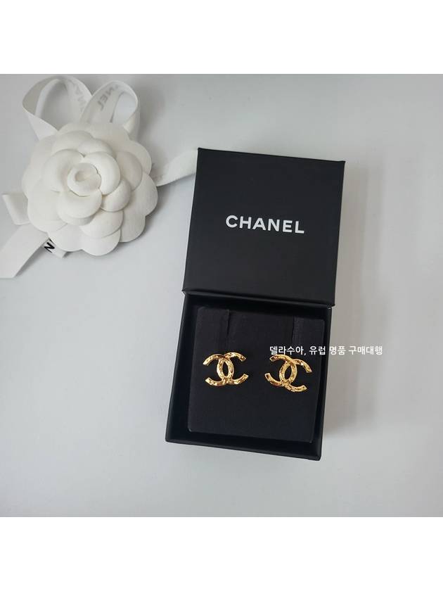 CC Logo Earrings Gold - CHANEL - BALAAN 8