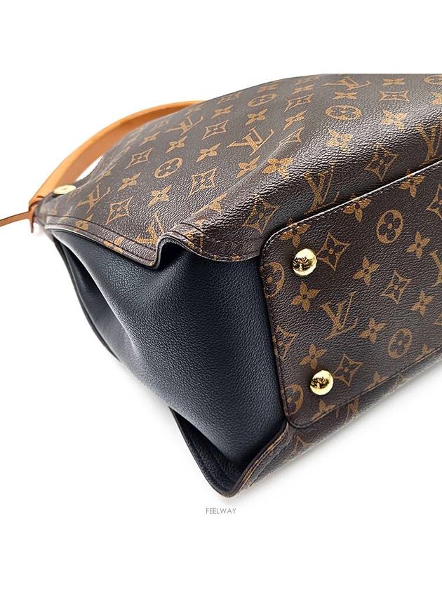 Monogram Gaia shoulder bag - LOUIS VUITTON - BALAAN 6