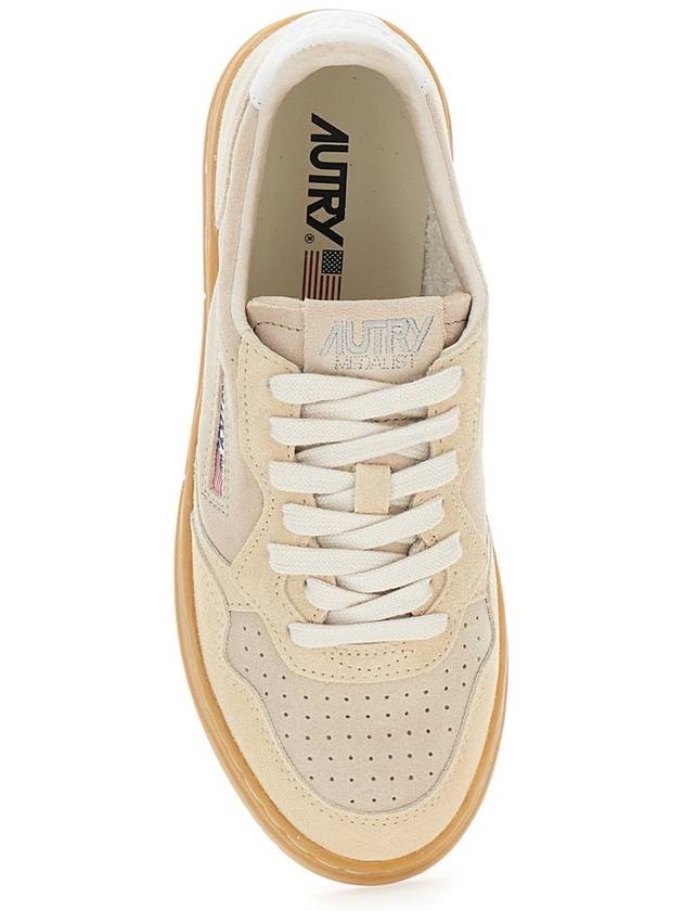 'Medalist' Beige Low Top Sneakers With Logo Patch In Suede Woman - AUTRY - BALAAN 4