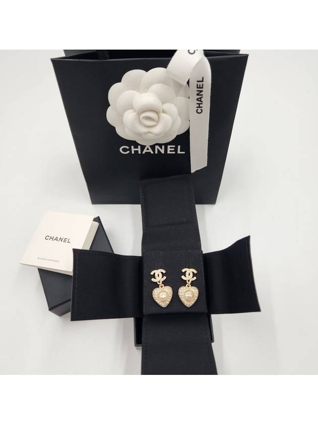 CC Logo Heart Drop Cubic Pearl Earrings Silver - CHANEL - BALAAN 4