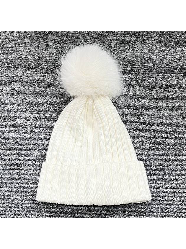 Logo Wappen Patch Pom Knit Beanie Hat White 3B00027 M1131 034 - MONCLER - BALAAN 2