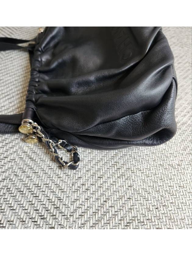 Lambskin chain shoulder bag - CHANEL - BALAAN 4