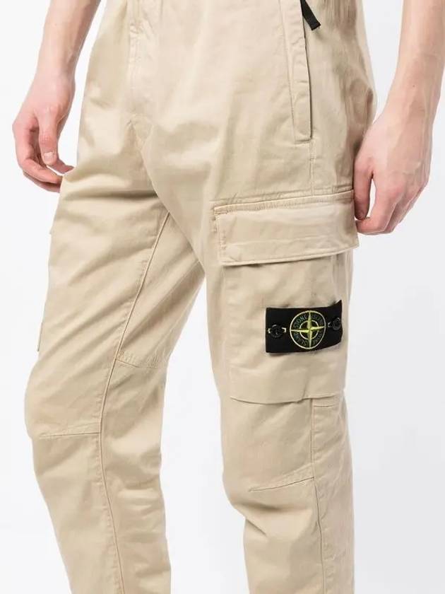 Men's Wappen Patch Cargo Straight Pants Beige - STONE ISLAND - BALAAN 3