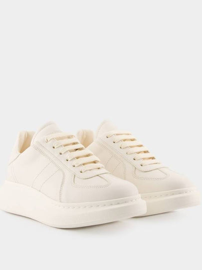 Oversized Sneakers - Alexander McQueen - Leather - White - ALEXANDER MCQUEEN - BALAAN 2