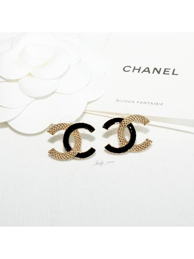 CC Logo Vintage Gold Black Metal Earrings ABC944 B16086 NW195 - CHANEL - BALAAN 2