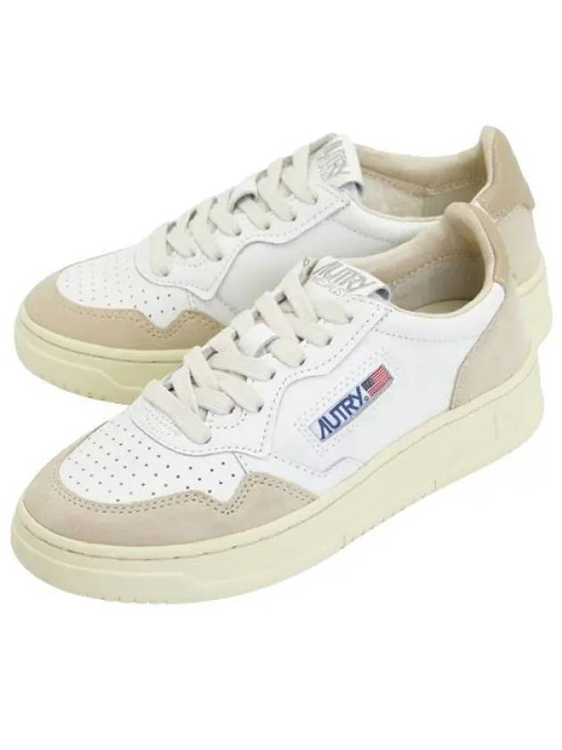 Women's Medalist Leather Low Top Sneakers White Beige - AUTRY - BALAAN 2