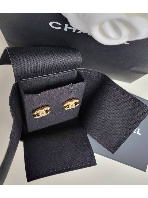 Classic CC Logo Pearl Stud Earrings Gold - CHANEL - BALAAN 4