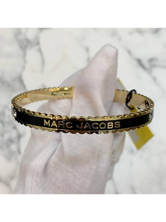 Women's Medallion Scallop Bangle Bracelet Black Gold - MARC JACOBS - BALAAN.