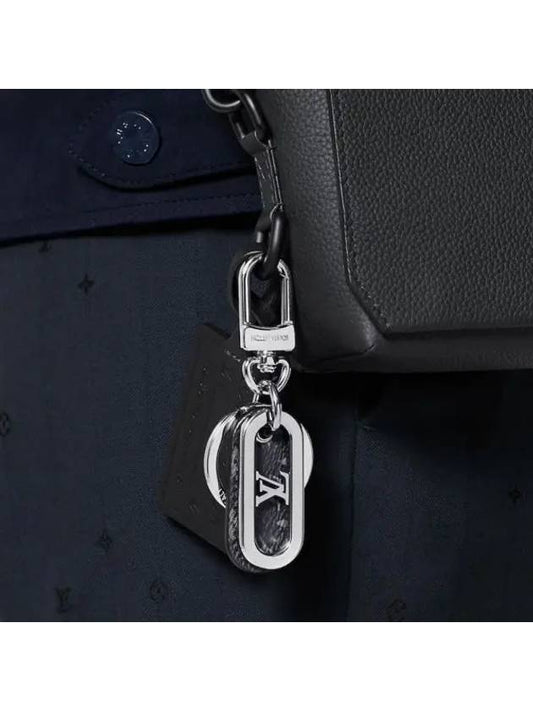 LV Padded Circle Bag Charm Key Holder Silver - LOUIS VUITTON - BALAAN 2