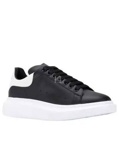 Oversized Leather Tab Low Top Sneakers Black - ALEXANDER MCQUEEN - BALAAN 2