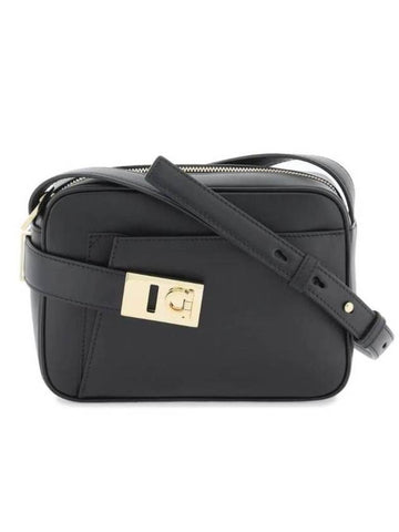 Calfskin Leather Camera Shoulder Bag Black - SALVATORE FERRAGAMO - BALAAN 1