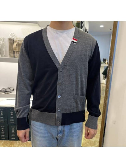 Fun Mix Fine Merino Jersey Stripe Relaxed V-Neck Cardigan Navy Grey - THOM BROWNE - BALAAN 2