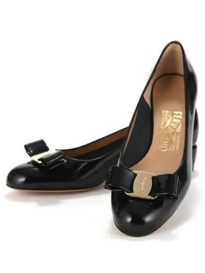 Vara Bow Patent Pumps Black - SALVATORE FERRAGAMO - BALAAN 2